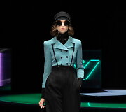 &bdquo;Emporio Armani&ldquo; 2021&ndash;2022 m. rudens ir žiemos kolekcijos modelis
