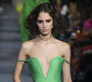&bdquo;Valentino&ldquo; 2022 m. pavasario ir vasaros kolekcijos modelis