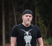 Linas &Scaron;altis su Vaivos tapytais mar&scaron;kinėliais