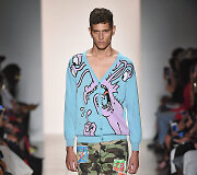 &bdquo;Jeremy Scott&ldquo; 2018 m. pavasario ir vasaros kolekcijos modelis