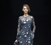 &bdquo;Giorgio Armani&ldquo; 2021&ndash;2022 m. rudens ir žiemos kolekcijos modelis