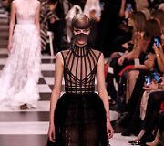 &bdquo;Christian Dior Haute Couture&ldquo; 2018 m. pavasario ir vasaros kolekcijos modelis