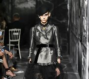 &bdquo;Christian Dior&ldquo; 2019&ndash;2020 m. rudens ir žiemos auk&scaron;tosios mados kolekcijos modelis