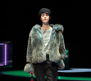 &bdquo;Emporio Armani&ldquo; 2021&ndash;2022 m. rudens ir žiemos kolekcijos modelis