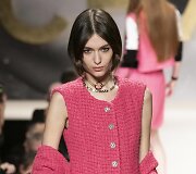 &bdquo;Chanel&ldquo; 2022 m. pavasario ir vasaros kolekcijos modelis
