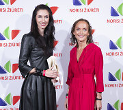 Kristina Mažeikytė (de&scaron;inėje)