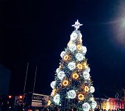 &Scaron;ilutėje įžiebta kalėdinė eglė