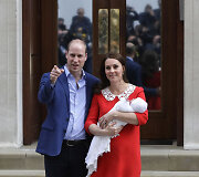 Princas Williamas ir Kembridžo hercogienė Catherine su sūnumi