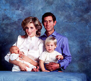 Princesė Diana ir princas Charlesas su sūnumis Williamu ir Harry (1984 m.)