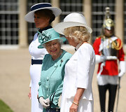 Melania Trump, Elizabeth II ir Kornvalio hercogienė Camilla