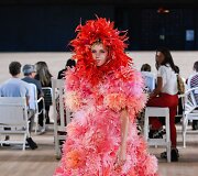 &bdquo;Marc Jacobs&ldquo; 2020 m. pavasario ir vasaros kolekcijos modelis