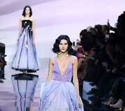 &bdquo;Giorgio Armani&ldquo; 2016 m. pavasario-vasaros kolekcijos modelis