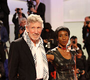 Rogeris Watersas, Kamilah Chavis