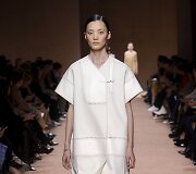 &bdquo;Herm&egrave;s&ldquo; 2020 m. pavasario ir vasaros kolekcijos modelis