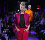 &bdquo;Tom Ford&ldquo; 2020 m. pavasario ir vasaros kolekcijos modelis