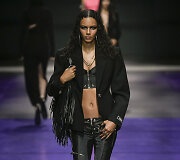 &bdquo;Versace&ldquo; 2023 m. pavasario ir vasaros kolekcijos modelis