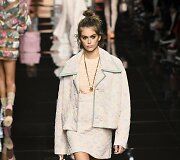 &bdquo;Fendi&ldquo; 2020 m. pavasario ir vasaros kolekcijos modelis