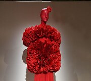 &bdquo;Giambattista Valli&ldquo; 2019&ndash;2020 m. rudens ir žiemos auk&scaron;tosios mados kolekcijos modelis