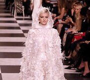 &bdquo;Christian Dior Haute Couture&ldquo; 2018 m. pavasario ir vasaros kolekcijos modelis