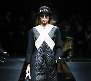 &bdquo;Emporio Armani&ldquo; 2020&ndash;2021 m. rudens ir žiemos kolekcijos modelis