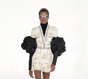 &bdquo;Giambattista Valli&ldquo; 2021&ndash;2022 m. rudens ir žiemos kolekcijos modelis