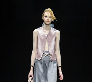 &bdquo;Giorgio Armani&ldquo; 2021&ndash;2022 m. rudens ir žiemos kolekcijos modelis