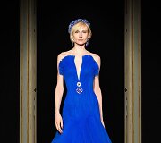 &bdquo;Giorgio Armani Priv&eacute;&ldquo; 2021 m. pavasario ir vasaros auk&scaron;tosios mados kolekcijos modelis