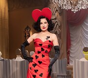 &bdquo;Moschino&ldquo; 2021&ndash;2022 m. rudens ir žiemos kolekcijos modelis
