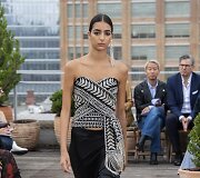 &bdquo;Oscar de la Renta&ldquo; 2019 m. pavasario ir vasaros kolekcijos modelis