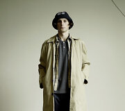 &bdquo;Burberry&ldquo; ir Goshos Rubchinskiy kolekcijos modelis