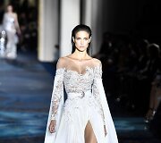 &bdquo;Zuhair Murad&ldquo; 2019 m. pavasario ir vasaros auk&scaron;tosios mados kolekcijos modelis