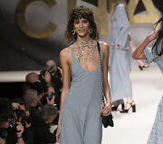 &bdquo;Chanel&ldquo; 2022 m. pavasario ir vasaros kolekcijos modelis