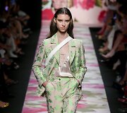 &bdquo;Blumarine&ldquo; 2020 m. pavasario ir vasaros kolekcijos modelis