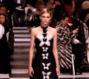 &bdquo;Christian Dior Haute Couture&ldquo; 2018 m. pavasario ir vasaros kolekcijos modelis