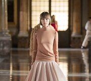 &bdquo;Valentino&ldquo; 2021 m. pavasario ir vasaros auk&scaron;tosios mados kolekcijos modelis