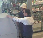 Bankomatų vaizdo kameros užfiksavo įtariamus sukčius