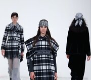 &bdquo;Christian Dior&ldquo; 2020&ndash;2021 m. rudens ir žiemos kolekcijos modelis