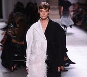 &bdquo;Givenchy&ldquo; 2019&ndash;2020 m. rudens ir žiemos auk&scaron;tosios mados kolekcijos modelis