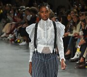 &bdquo;John Galliano&ldquo; 2019 m. pavasario ir vasaros kolekcijos modelis