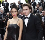 Brooklynas Beckhamas su mergina Hana Cross Kanų kino festivalyje