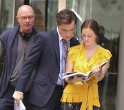 Edas Westwickas ir Leighton Meester &bdquo;Gossip Girl&ldquo; filmavimo aik&scaron;telėje (2009 m.)