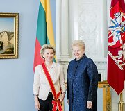 Dalia Grybauskaitė apdovanojo ordinu &bdquo;Už nuopelnus Lietuvai&ldquo; Didžiuoju kryžiumi Vokietijos gynybos ministrę Ursula von der Leyen