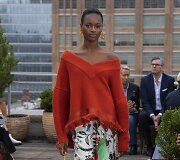 &bdquo;Oscar de la Renta&ldquo; 2019 m. pavasario ir vasaros kolekcijos modelis