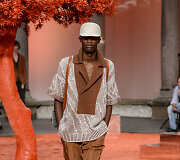 &bdquo;Ermenegildo Zegna&ldquo; 2018 m. pavasario-vasaros kolekcijos modelis 