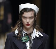 &bdquo;Prada&ldquo; 2016 m. rudens-žiemos kolekcijos modelis