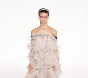 &bdquo;Giambattista Valli&ldquo; 2021&ndash;2022 m. rudens ir žiemos kolekcijos modelis