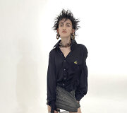 &bdquo;Vivienne Westwood&ldquo; 2021 m. pavasario ir vasaros kolekcijos modelis