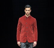 &bdquo;Giorgio Armani&ldquo; 2021&ndash;2022 m. rudens ir žiemos kolekcijos modelis