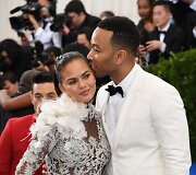 Chrissy Teigen ir Johnas Legendas 