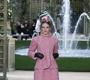 &bdquo;Chanel Haute Couture&ldquo; pavasario ir vasaros kolekcijos modelis 